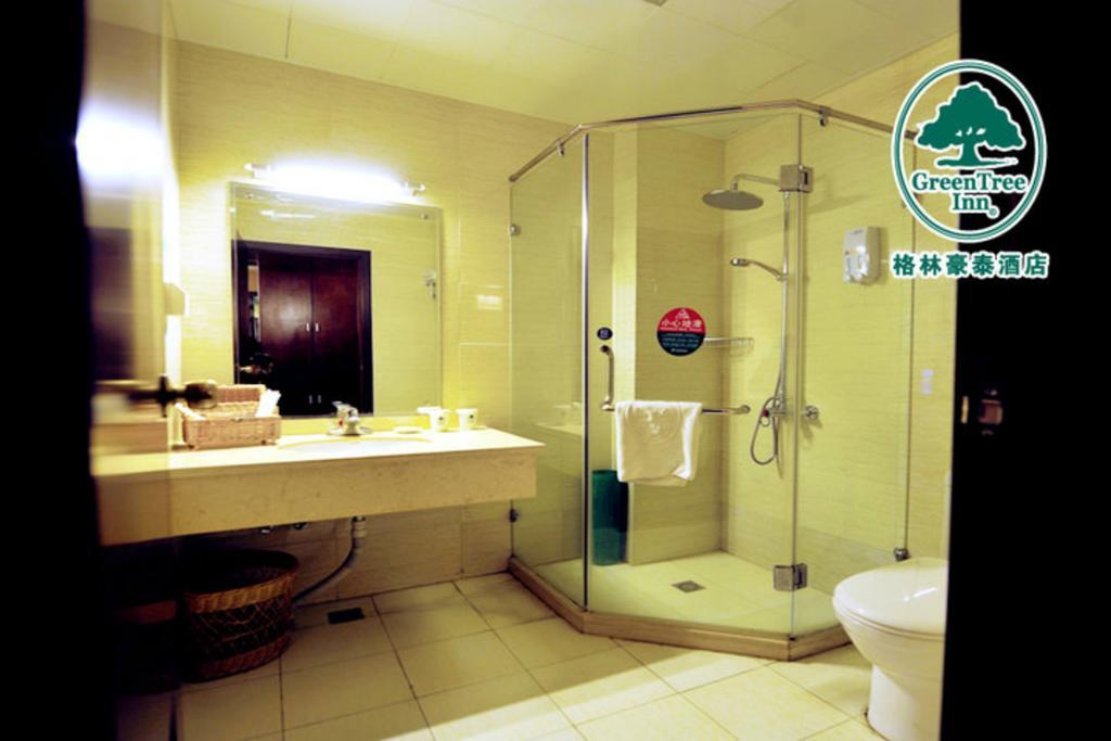 Greentree Inn Shanghai Dongming Road Subway Station Express Hotel Xangai Exterior foto