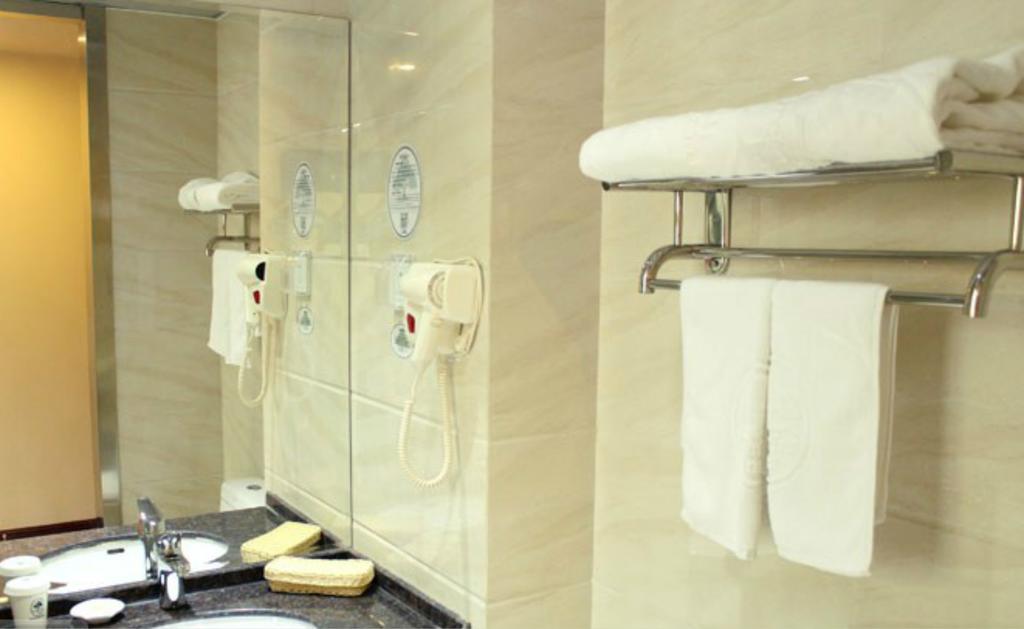 Greentree Inn Shanghai Dongming Road Subway Station Express Hotel Xangai Exterior foto