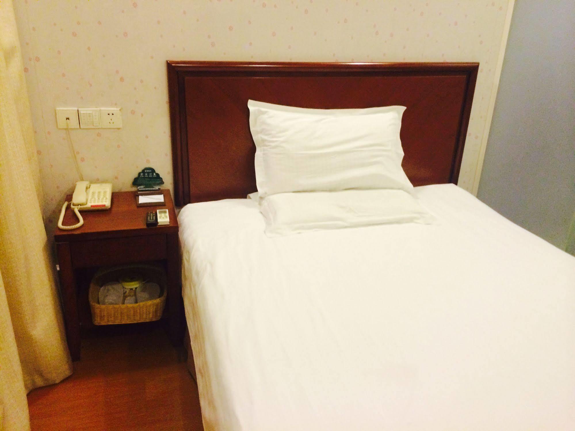 Greentree Inn Shanghai Dongming Road Subway Station Express Hotel Xangai Exterior foto