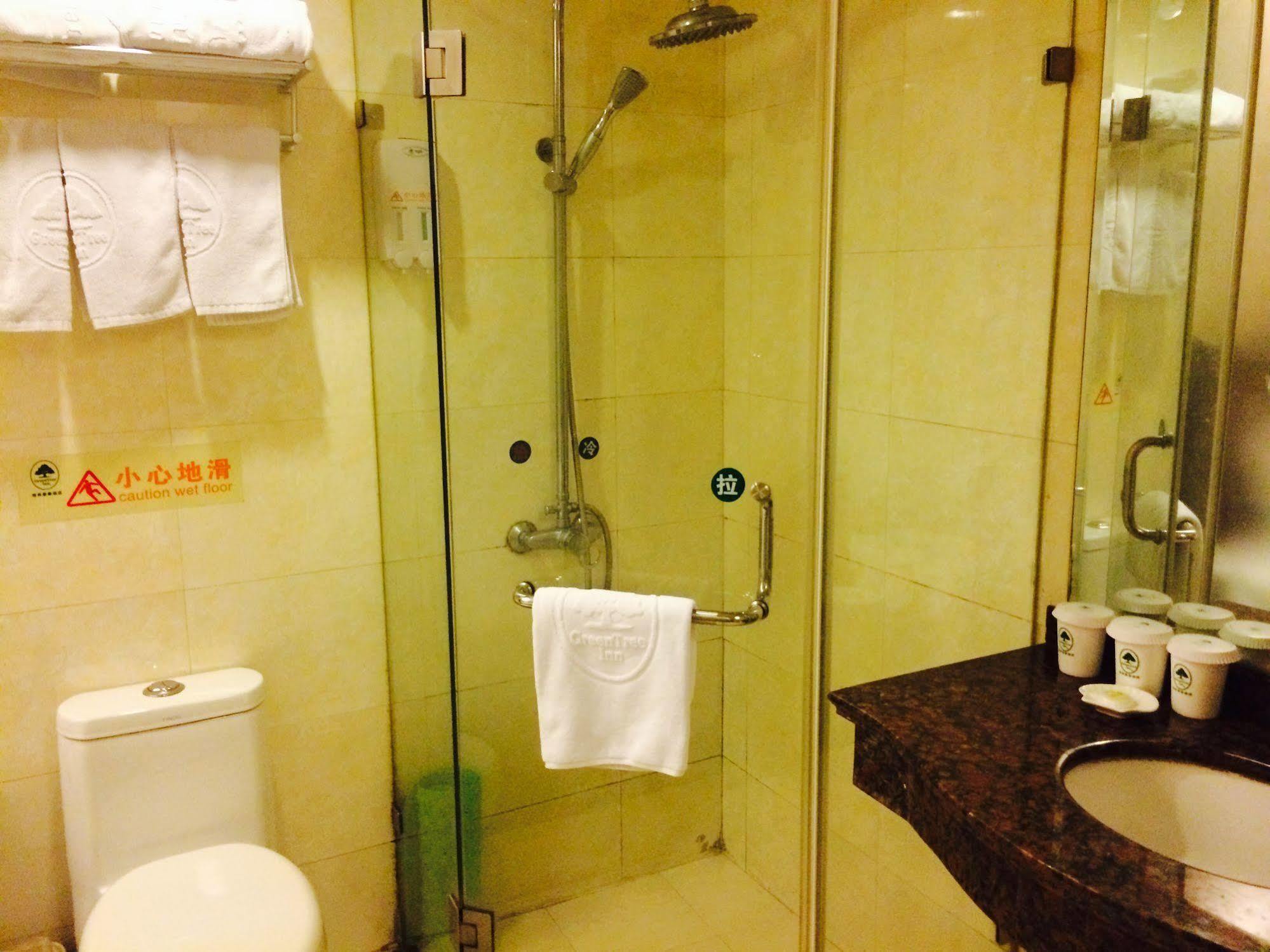 Greentree Inn Shanghai Dongming Road Subway Station Express Hotel Xangai Exterior foto
