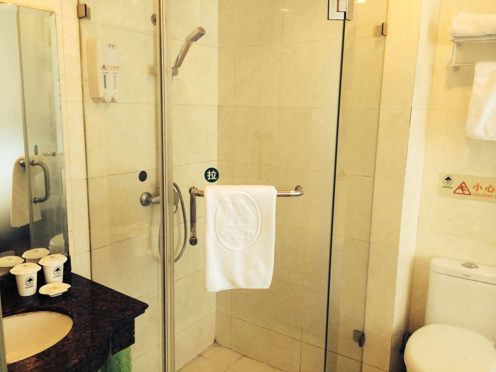 Greentree Inn Shanghai Dongming Road Subway Station Express Hotel Xangai Exterior foto