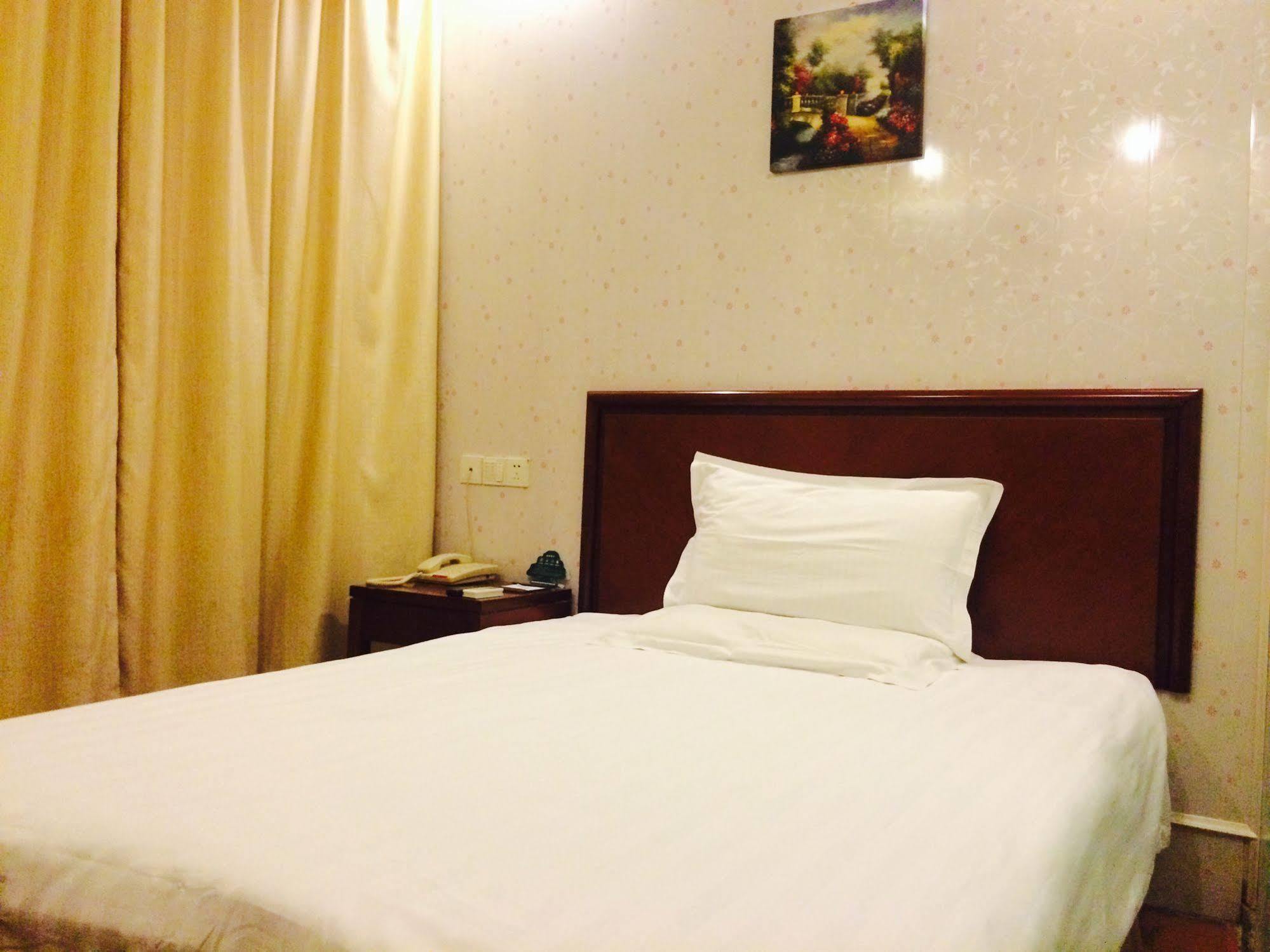 Greentree Inn Shanghai Dongming Road Subway Station Express Hotel Xangai Exterior foto