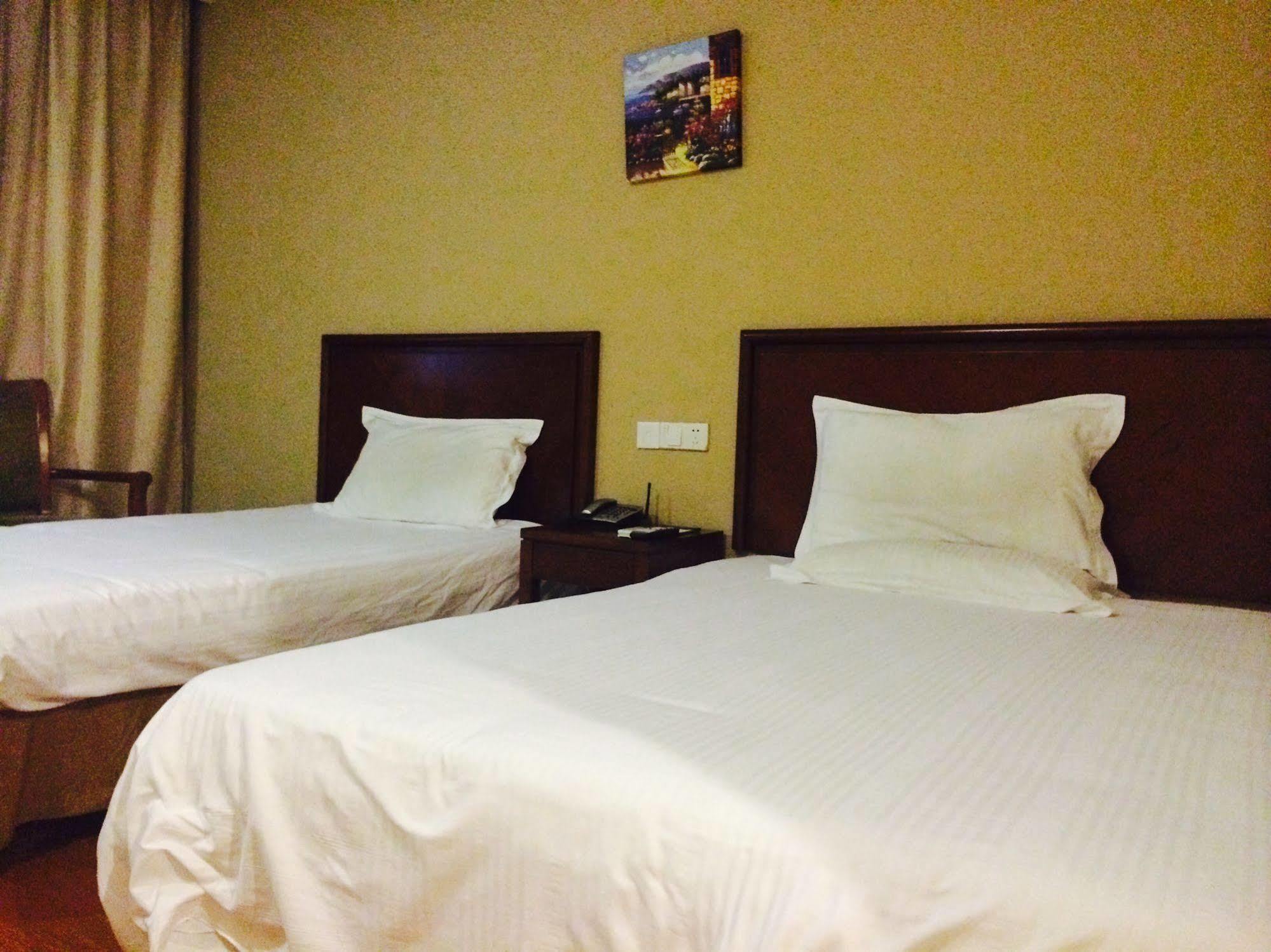 Greentree Inn Shanghai Dongming Road Subway Station Express Hotel Xangai Exterior foto
